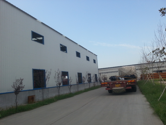 Q235 Prefab PU δομών στεγών αποθηκών εμπορευμάτων μετάλλων λευκό ακτίνων χάλυβα Χ