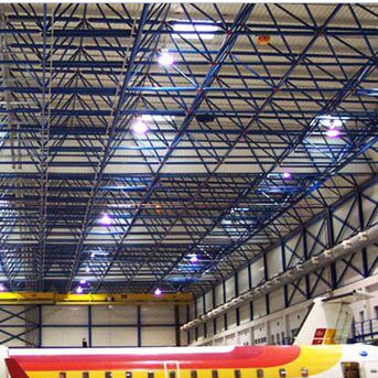 Q235B Prefab τοίχος σκούρο γκρι ΜΒ πλαισίων χάλυβα διαστημικός για το κτήριο υπόστεγων αεροπλάνων