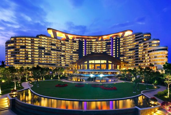 Prefabricated Steel Structure Warehouse with Long-span Grid Structure and Customized Color for 15-21 Days Delivery