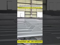 Μεγάλο φεγγίτης διπλού θόλου Velux με καμπυλωτό πλαίσιο αλουμινίου για κομψά κτίρια